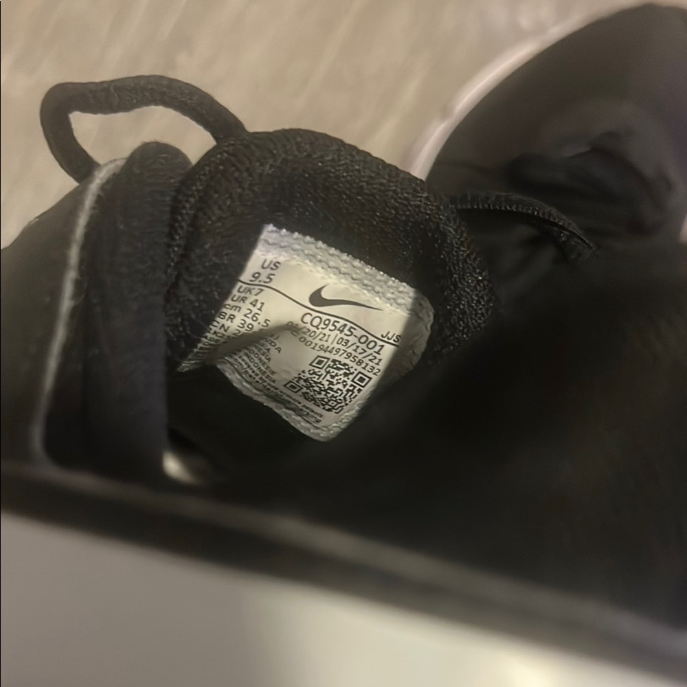 Nike Men's Black Running Shoes - Picture 7 of 10